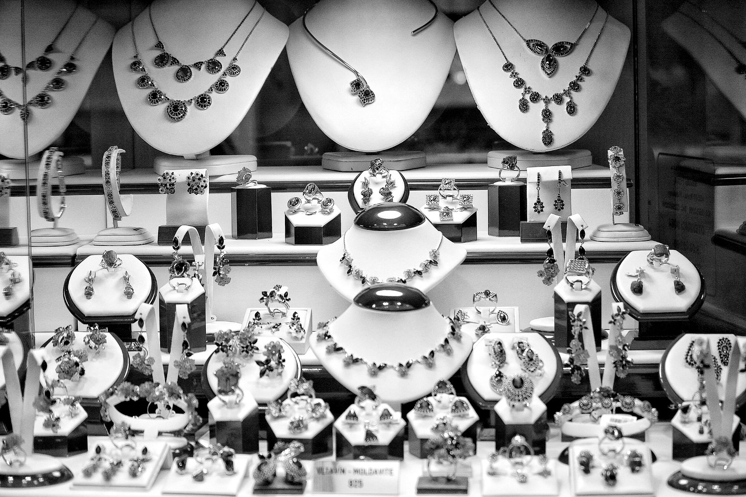 Gemstone and jewellery showcase with finished pieces for jewellers and collectors